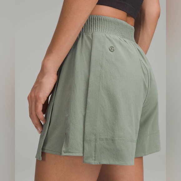 Lululemon Stretch Woven Relaxed-Fit High-Rise Short 4" in Grey Eucalyptus, SizeM - Picture 4 of 13